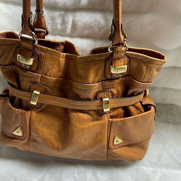 B Makowsky leather tan shoulder bag with soft finish gold tone accents - Picture 9 of 13